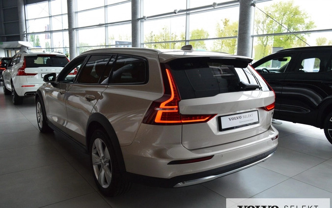 Volvo V60 Cross Country cena 184400 przebieg: 24020, rok produkcji 2023 z Poznań małe 301